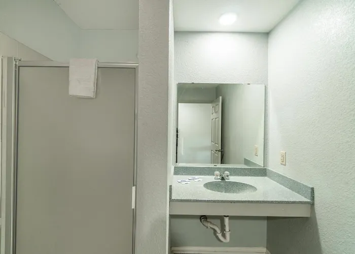 High Five By Oyo Motel